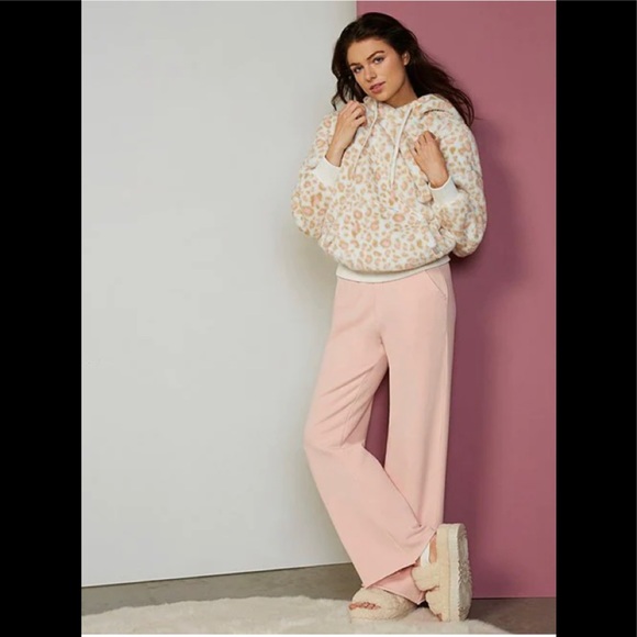 UGG Softest Sherpa Hoodie - Brand New With Tags - Picture 5 of 9